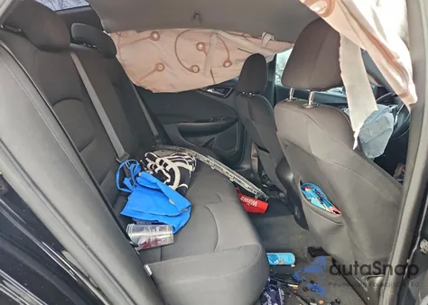 2021 Chevrolet Malibu Ls z USA, uszkodzony, nr VIN 1G1ZC5ST1MF037069